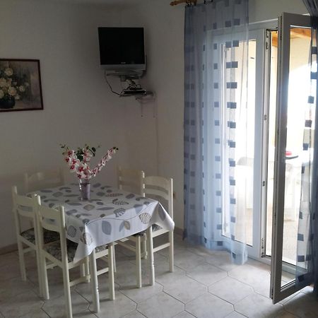 Apartments "Sea View" Miki & Ivana Bol Bilik gambar